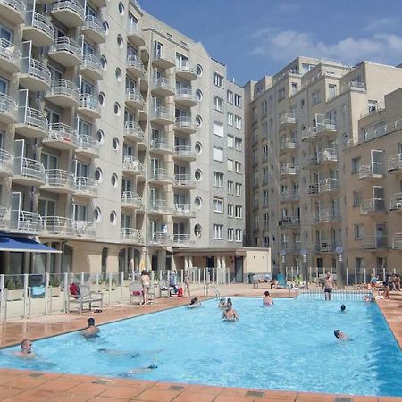 Appartement Met Zeezicht En Verwarmd Zwembad Остенде Экстерьер фото
