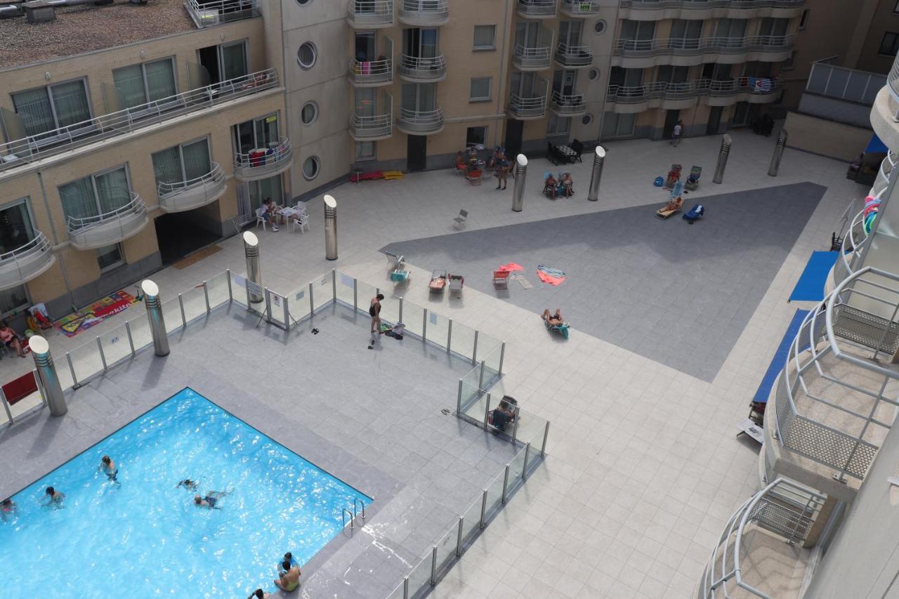 Appartement Met Zeezicht En Verwarmd Zwembad Остенде Экстерьер фото